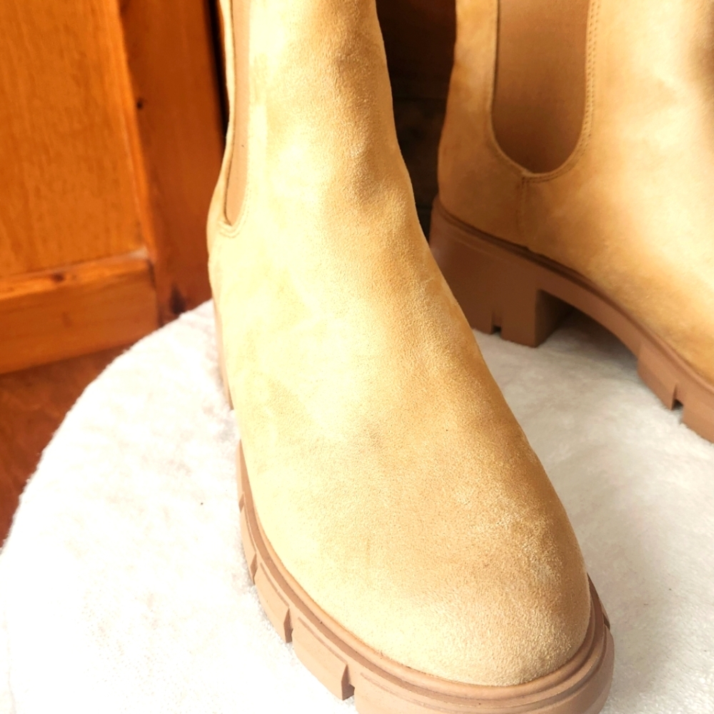 ZBY Tan Women's Chelsea Platform Boots With A Lug Sole- Ankle Boots Size 7.5 - Picture 10 of 10